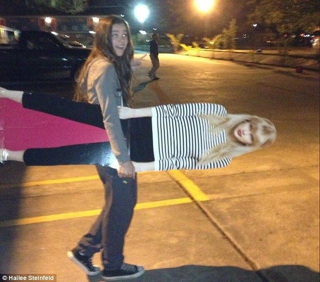 TAYLOR FIRMA MI POSTER TUYO TAMAÑO REAL QUE ME ROBE DEL WALMART.