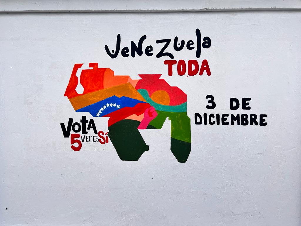 Cómo Bolivarianos tenemos la absoluta convicción de defender unidos y cohesionados, la independencia y soberanía de nuestra Patria.

Hoy más que nunca nos mantenemos desplegados y activos en defensa de nuestro territorio. 
<a href="/NicolasMaduro/">Nicolás Maduro</a> #ElEsequiboEsMio #PorLaPatriaCincoVesesSi