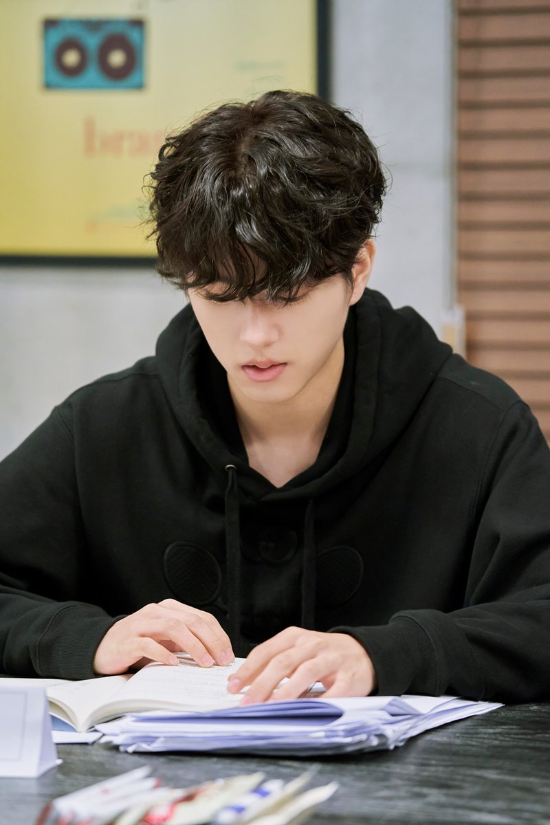 Ghosties! We have good news for you here. 📢 #LEEJINWOO of <a href="/GHOST9OFFICIAL/">GHOST9(고스트나인)</a> will be making his first acting debut on a new web series "#손가락만까딱하면", according to <a href="/maroo_ent/">마루기획</a> on Nov 17. Coming to you this Dec on <a href="/koktv_official/">콬TV</a>'s YouTube Channel! #GHOST9 #고스트나인 #이진우