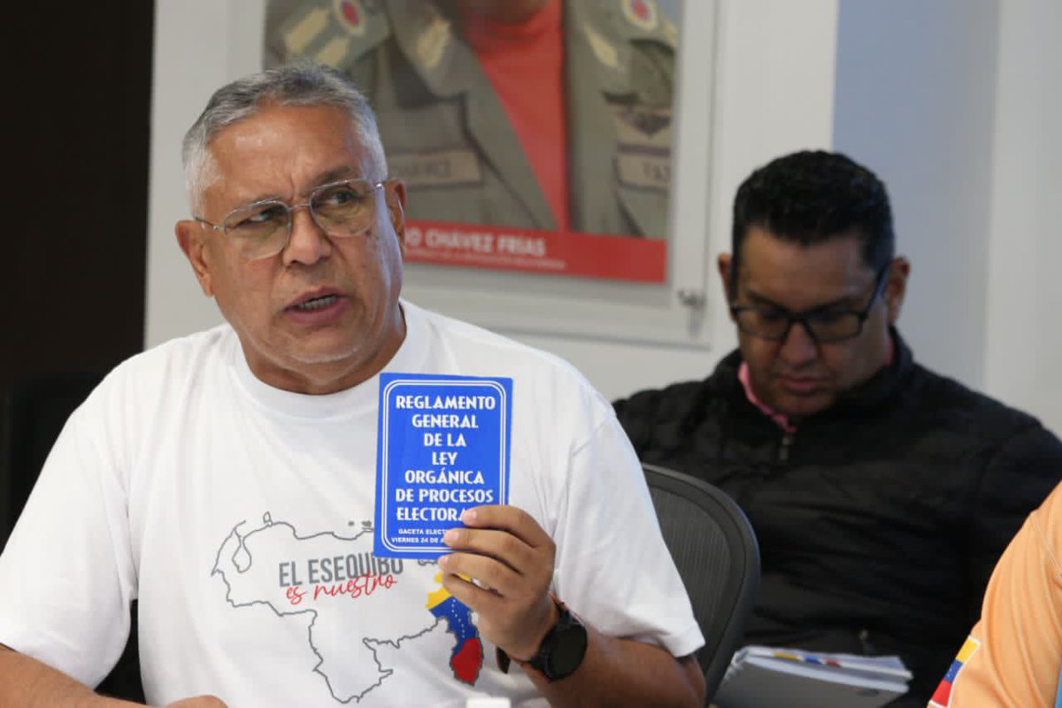 pinfantea's tweet photo. En en videoconferencia de Venezuela Toda, afinando detalles para el simulacro electoral de este domingo #19Nov.

La invitación es para que tod@s l@s venezolan@s participemos el próximo domingo en el simulacro electoral del Referendo Consultivo en defensa de Nuestro Esequibo. ‼️ https://t.co/tnQsGmYrtw