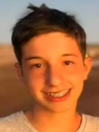desaparecidaorg's tweet photo. #URGENTE BÚSQUEDA EN TIEMPO REAL #NEUQUEN  PEDIMOS MÁXIMA DIFUSIÓN 🙏Rafael Mateo Carreño tiene 14 años, desapareció el 14/11 en la ciudad de Neuquén. Es delgado, vestía camiseta de la selección argentina, pulover verde y pantalón jogging. Avisar #Urgente al ☎️0299-4431931 o 911 https://t.co/Yr5nhioDMR