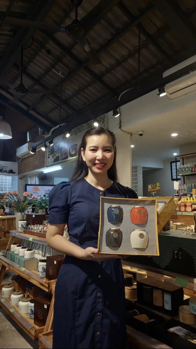 MOCHAFMLFAMILY's tweet photo. Một tách Hồng trà cho một buổi sáng
mùa đông thêm ấm áp! 
Mời các bác thẩm trà 
Năng lượng chiến X nào! 
#hamoc
#fmlfamily
#thaomocxanh https://t.co/R58Z9sHcNB