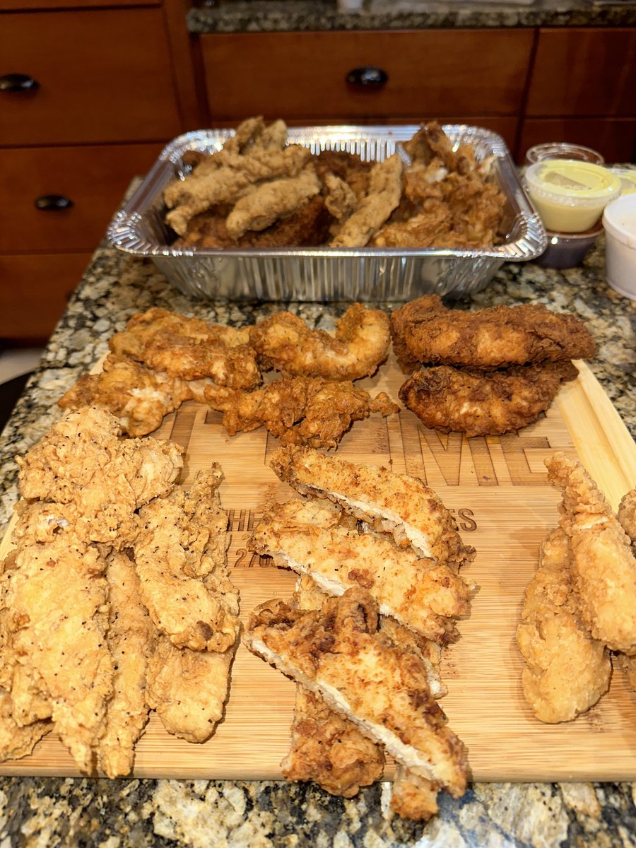 JoeCJr29's tweet photo. First in history Tendersgiving tonight. 

5 restaurants represented. Trailblazing https://t.co/ZPZE63TAGd