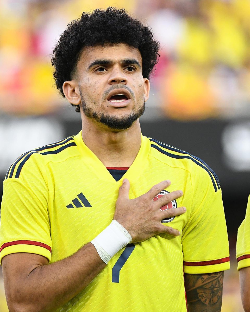 giraltpablo's tweet photo. Llora su padre y no es para menos. Gol de Luis Díaz contra Brasil. No podía ser otro que EL GUAJIRO. https://t.co/53HkLqy9CU