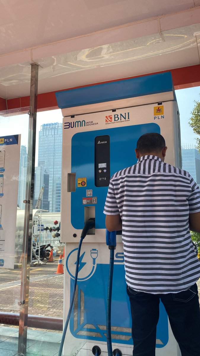 Sdh 3 minggu gak bisa connect sama SPKLU nya. Sdh complain kerusakan utk type AC utk yg posisi di Grha BNI …masih gak ada perbaikan. <a href="/pln_123/">PT PLN (Persero)</a> <a href="/RadioElshinta/">Radio Elshinta</a> <a href="/hariankompas/">Harian Kompas</a> <a href="/KompasTekno/">KompasTekno</a> <a href="/KementerianESDM/">Kementerian Energi dan Sumber Daya Mineral RI</a> @KemenBUMN 

#spklu #pln #ElectricCar