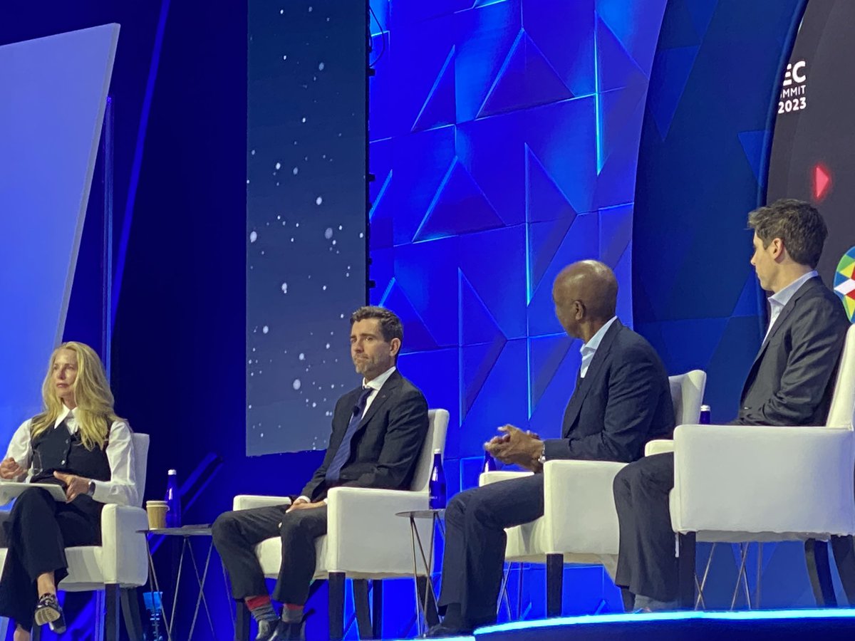 Amazing to watch @laurenepowell moderating #2023APEC AI panel with @sama, Chris Cox of Facebook, James Manyika of Google. AI is different from every previous technology in human history. It’s first technology that can make decisions by itself, that can create new ideas by…