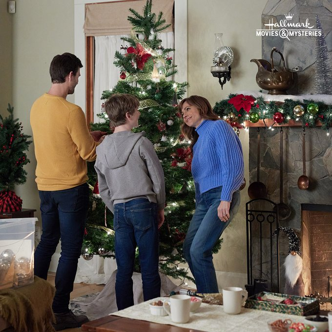 Love their decor, don't you? <a href="/hallmarkmovie/">Hallmark Movies & Mysteries</a> #AWorldRecordChristmas #MiraclesOfChristmas #AD