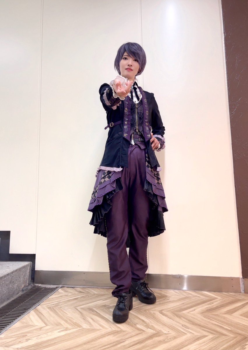 ozz_sinjuku's tweet photo. 【お客様スナップ】

あゆみ様(@ayumi_ggn)

🕸🖤黒×紫 プリンスコーデ💜🕸

今回はゴシック王子様スタイル✝️
ジャケット＆コルセットSKの合わせが大優勝🏆

いつも素敵なコーディネート
有難う御座います🥹❤️

#ozzon
#新宿サブナード https://t.co/gfZd0l1xKM
