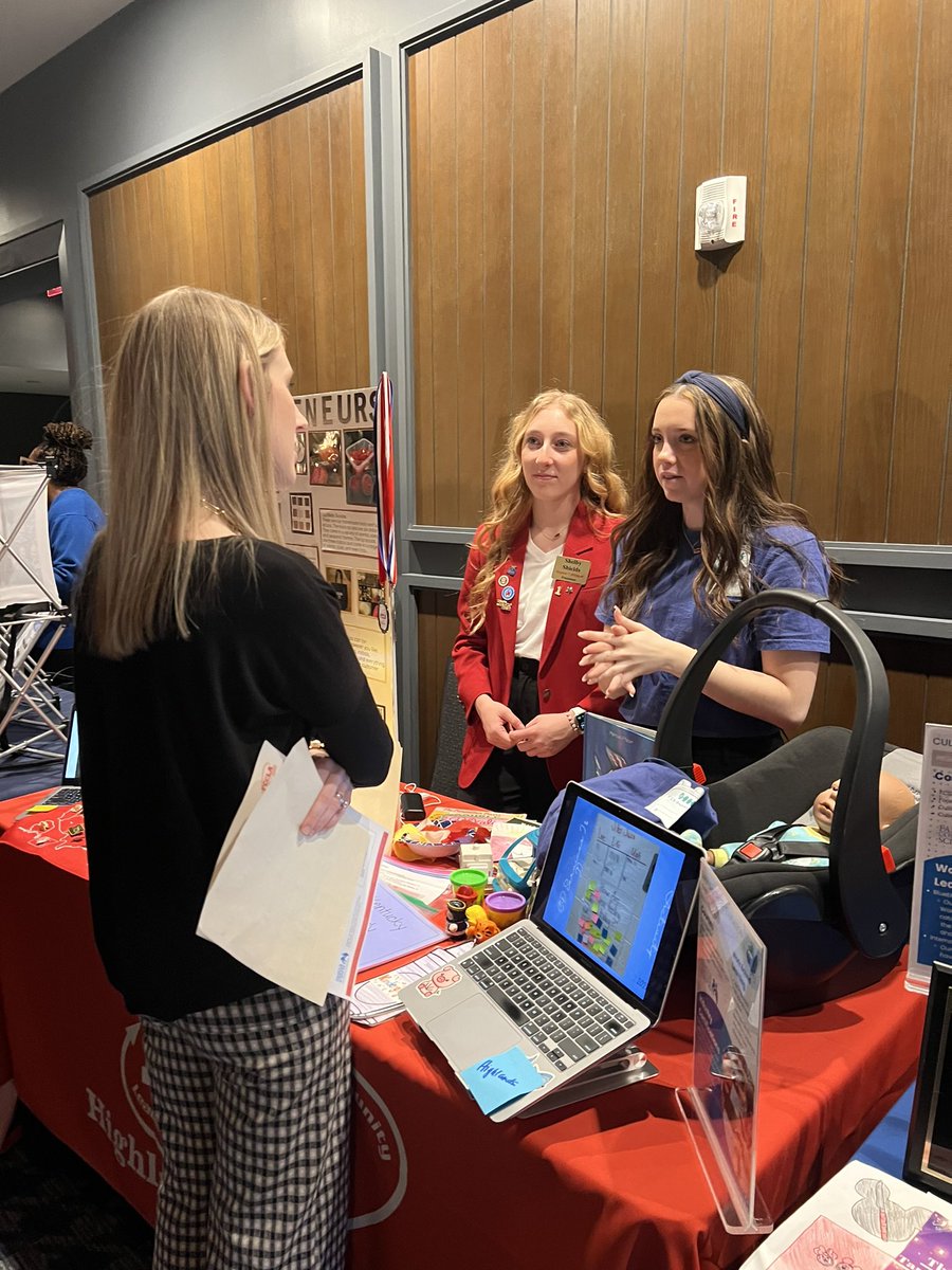 hhs_fccla's tweet photo. So proud of these FCS/FCCLA students for advocating for our programs at the KEAFCS meeting in Lexington today. They presented and set up displays that highlight our FCS Career Pathways, WBL, Student Based Enterprises and FCCLA leadership opportunities. https://t.co/wTlgnsrsiC