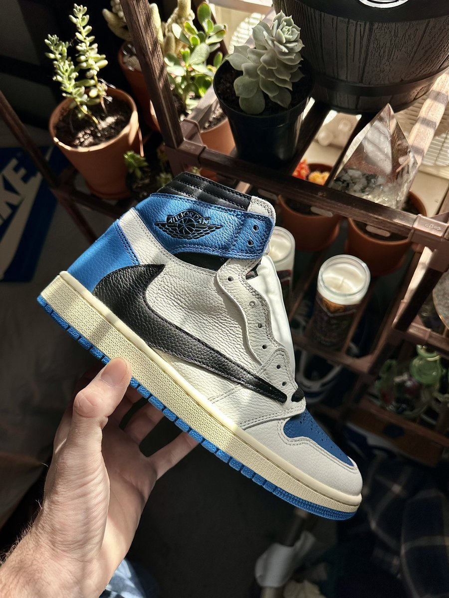 zebco999's tweet photo. YES THESE ARE #REPS!
These are not for me, these were a request from a homie! YOU WOULD NOT KNOW THESE WERE REPS IF I DIDNT TELL YOU! Idc if you’re the BIGGEST #sneakerhead to exist. You wouldn’t know. I promise. #TravisScott #Fragment #HighOG. You ain’t gonna find nobody who can get better reps than me. I PROMISE! #ReplicaShoes #HighQuality