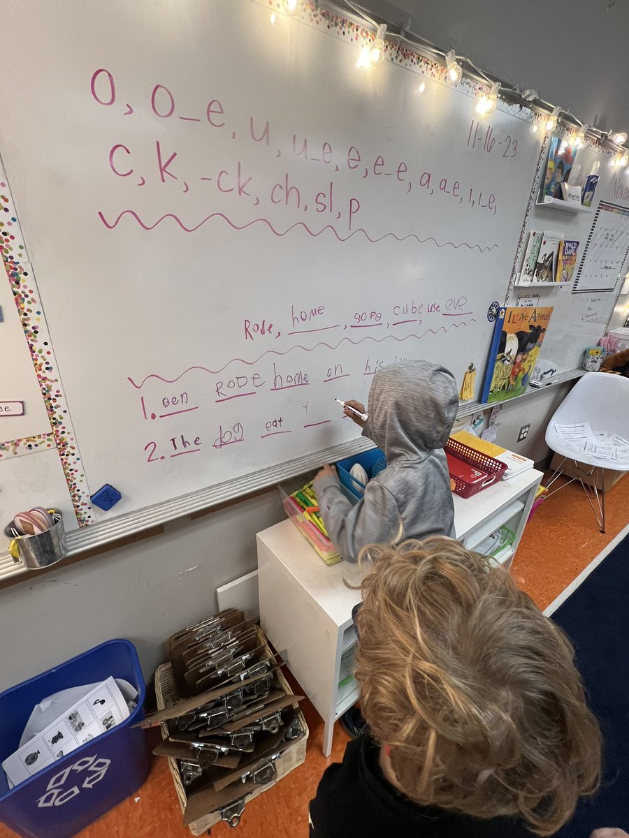 HaleyTemple11's tweet photo. Students love showing what they know in their journals then sharing their work on the white board during our auditory drill! 😍 @goMercerEagles https://t.co/p2ugK7G4kC