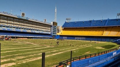 ✅️ Se cae a pedazos y le falta una mitad
✅️ Recibió un gol sacando del medio en una final
✅️ Presenció la única vez que Argentina quedó afuera de un mundial
✅️ Terminó el invicto de la mejor selección del planeta

Simplemente "La Bombonera", la cancha mas mufa del mundo.