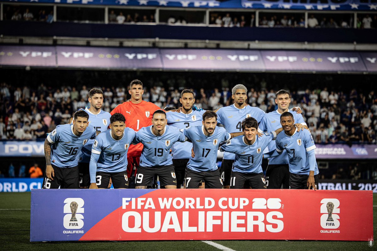 NahuelBeau's tweet photo. Uruguay le ganó consecutivamente a Brasil y Argentina, con un estilo claro, un fútbol emocionante y un carácter arrollador. Esto es algo inédito en la historia moderna de la Selección. 

Gracias por hacernos disfrutar así. El camino sigue. https://t.co/yo0fMAG9VV