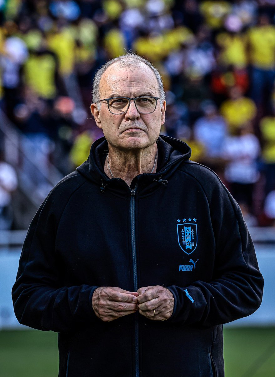 PyD1891's tweet photo. Le ganó a Brasil después de 22 años y ahora al campeón del mundo Argentina. Don Marcelo Bielsa 🫡 https://t.co/9fG8n9C7D1