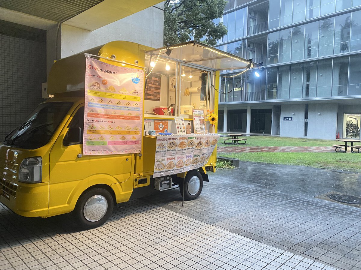 Bloom3710's tweet photo. こんにちは☀️みなとかふぇ Bloom⛵️🌸です‼️ 
本日は横浜桐蔭学園に出店❗️
時間:10-18時
特典:Xを見たでトッピング1品無料🤩🤩🤩
雨ですけど、屋根があって助かるー😆 https://t.co/pGtoVIucYm