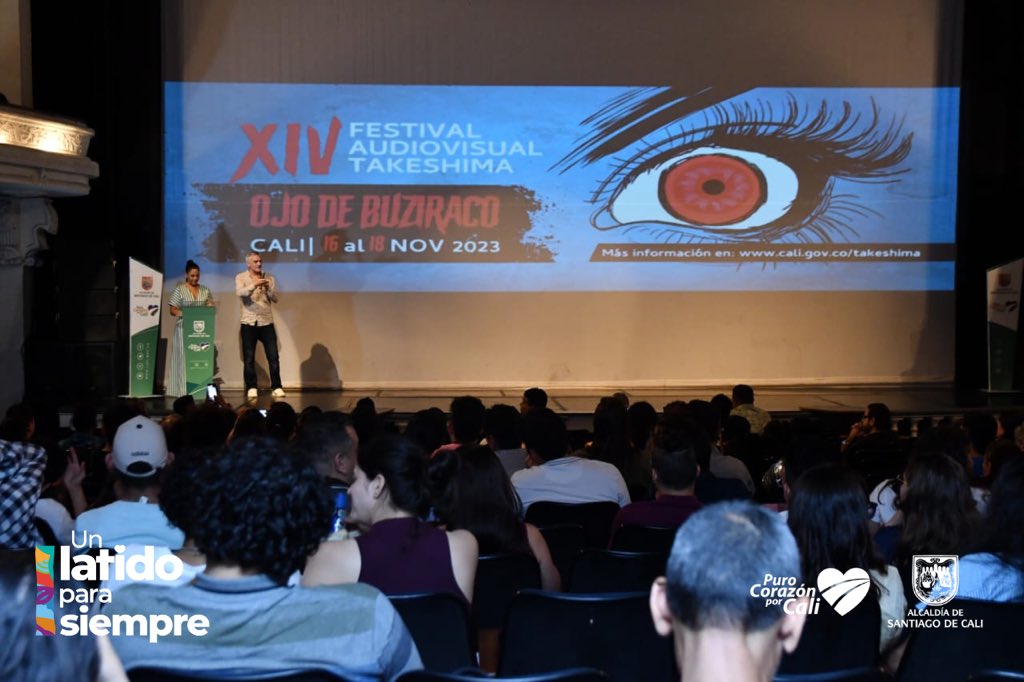 AlcaldiaDeCali's tweet photo. ¡Jueves de cine! 

Disfrutamos de la inauguración del XIV Festival Audiovisual @Takeshima_Cali 'Ojo de Buziraco' donde vivimos una experiencia inmersiva en el mundo del suspenso y el misterio. Agéndate hasta el 18 de noviembre.

#UnLatidoParaSiempre
💙❤️💚 https://t.co/KlP2u8a1qf
