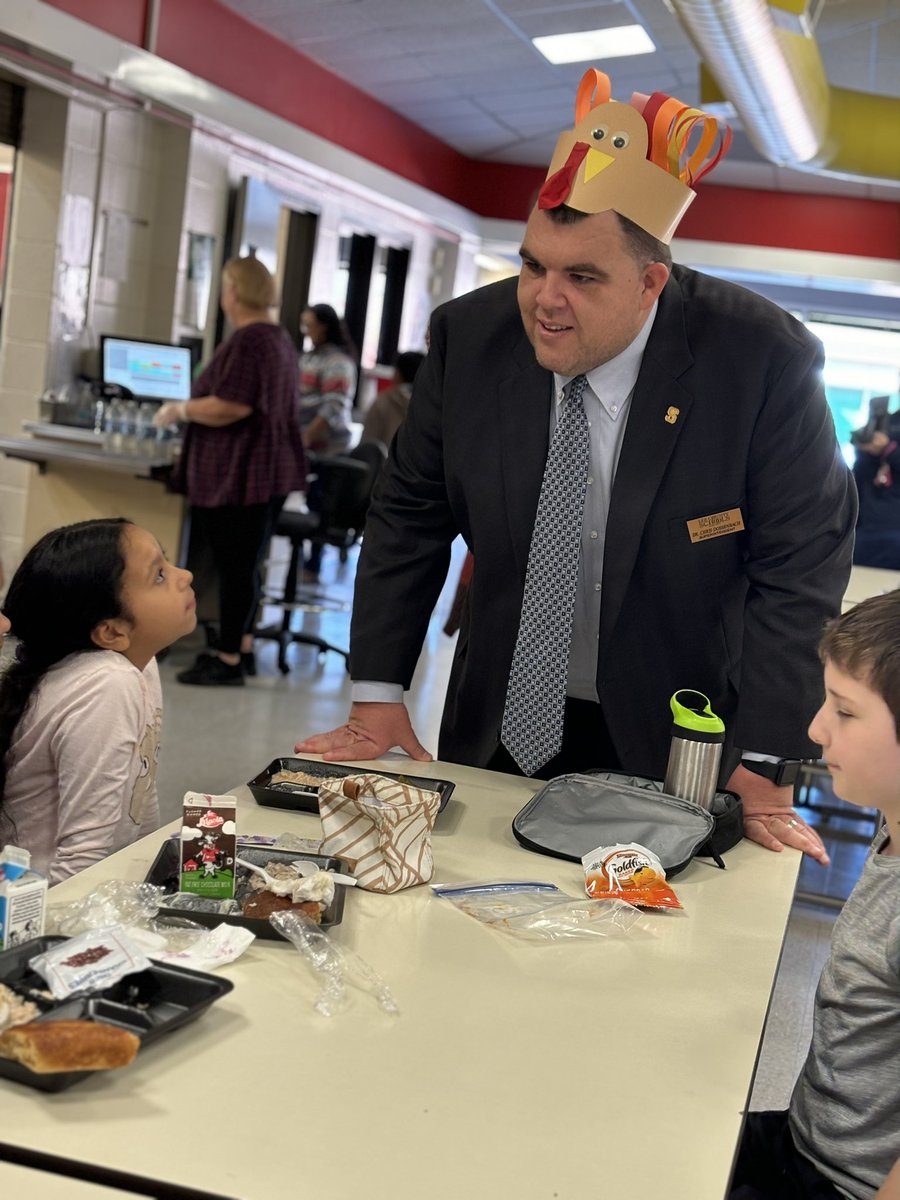 ms_brewer_AP's tweet photo. So very grateful for the opportunity to serve as Principal of JRI! What a wonderful day seeing so many families join us for our Thanksgiving dinner. Thankful for a supportive superintendent that goes with the flow and wear a turkey hat! https://t.co/IxBa1LCsI6
