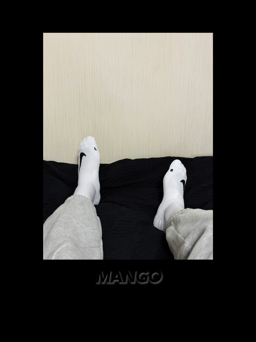 mangocab's tweet photo. White socks https://t.co/Ka3emW3LuO