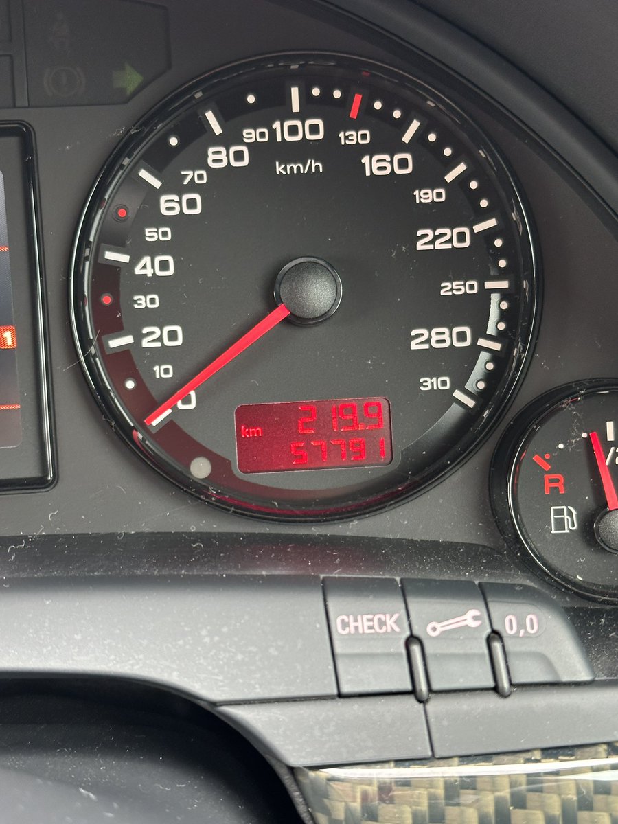 460cc's tweet photo. 12が月点検とオイル交換
一年で3000kmくらい使用 https://t.co/7DAXsn00px