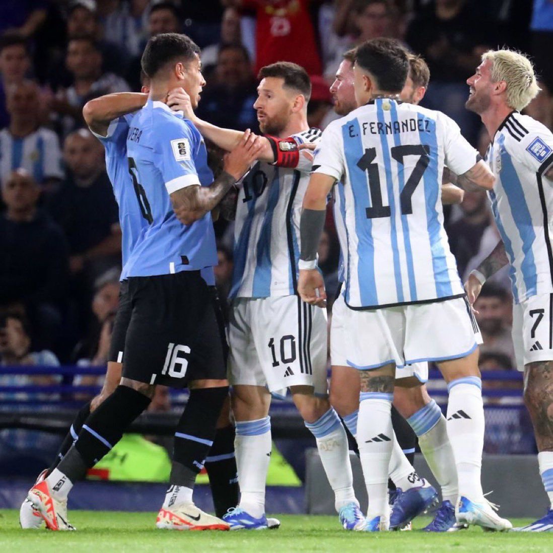 OutMessi_'s tweet photo. Que te ahorque Messi. El verdadero quién pudiera. https://t.co/1r1u7f1UTJ