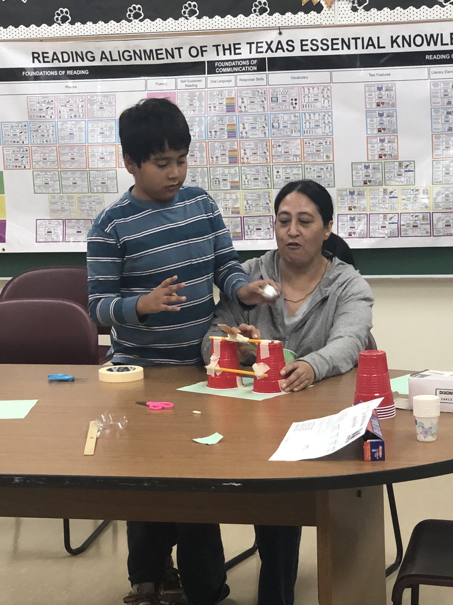 EPrangner's tweet photo. Explorando en Familia! Families enjoyed a fun night full of STEAM activities at Cooley. https://t.co/T3fLy2ROgz