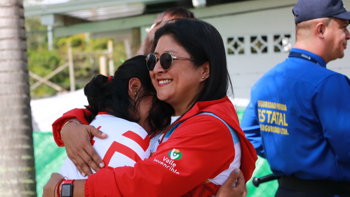 faydorado's tweet photo. Hace 12, sí, DOCE AÑOS, que el VALLE no era protagonista en el tiro con arco 🏹🎯 de Juegos Nacionales. Hace 4 años se inició un proceso ganador que hoy da sus frutos de ORO PURO🥇🥇🥇🥇🥇

¡Somos invencibles y llevamos el oro en la sangre!! 🔴🔥

Gracias a deportistas, a entrenadores, a la presidente de la liga, y a todos los que hicieron parte de este proceso ganador!! 🔝

@GobValle @Indervalle @ClaraLuzRoldan @AUsqui @lunitald @felipelopezlp