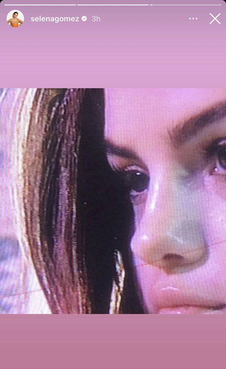 selgalways's tweet photo. Okay now what’s happening guys? She literally posted wolves and fetish song pictures 😭😭
I feel like something’s on the way this month🫠🤌🏻
#selenagomez #selenator #selenagomezfan #selenurrr #sg3 #Wolves #fetish #hungvango #taylena #blondelena #blondie https://t.co/OvBpgw0e09