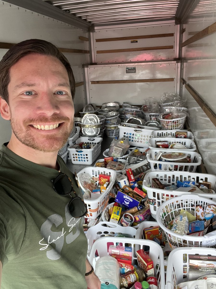 paul_milford's tweet photo. Thank you to the amazing team at Keller Williams Fort Myers &amp; The Islands for collecting over 320 Thanksgiving baskets for our families in need! Our School Social Workers distributed them out to families across the county, helping make Thanksgiving a little brighter for so many! https://t.co/fCpvtcxyux