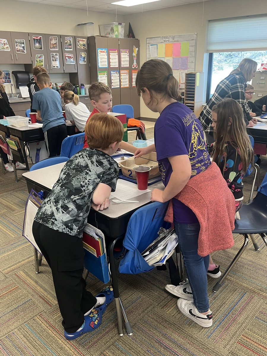 KaraTaylorhd4's tweet photo. Fossil dig day was a great success! The kids did a great job working in their group and following directions.  #thedusterway #turnituptoesu11 @HoldregeDusters https://t.co/k7kSa2XBK8