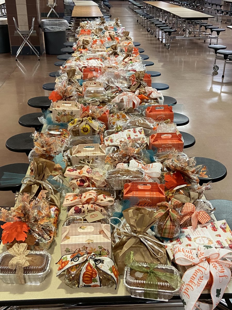 Thank you to all 43 volunteers who baked an amazing 314 loaves for our amazing THS teachers and staff!!!

A very special thank you to Angela Gassiott, Marian McNeil and Rebecca Otwom for bringing this plan to fruition. 

Job well done ladies!!!!!