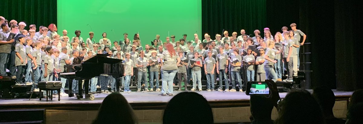 amann4edu's tweet photo. Great way to end the day- listening to a choir made up of men grades six and up! Secret talent of @Mann4Edu ๐ถ๐
#CSISDsuccess
Then pizza from @DoubleDavesBCS ๐ https://t.co/psekhN9gqP