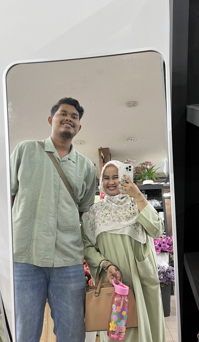 leiananey's tweet photo. ALSO ! Adeline hijab! sumpah lawooo 🫶🏻 cotton dia on top gila quality diaa + label dia kecik je hehe boleh sorok 🫢🫢beli kat tiktok hehe dapat murah 😬🫶🏻 https://t.co/HUubo41H13