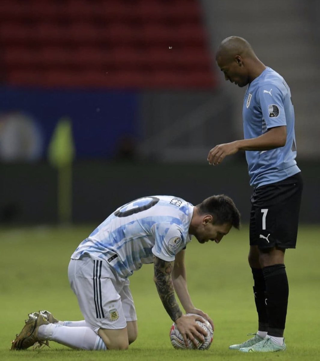 frabigol's tweet photo. Podran imitarlo, pero jamás igualarlo.

Jugó como en el patio de su casa.
Simplemente Nicolas de La Cruz. 🇺🇾 https://t.co/SWZwWC2kcb