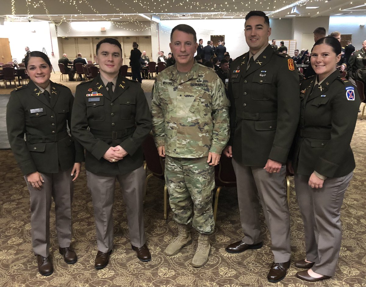 ShaneMorgan_WF6's tweet image. Attended (or crashed) #Redleg social at @OfficialFtSill Patriot Club- leading to a chance contact with 4x @norwichnews (NUCC 23) grads- incredibly proud of these FA Lieutenants, where they’re from, who they are, and where they’re going!  #essayons #norwichforever #gowick  💥🦅🇺🇸