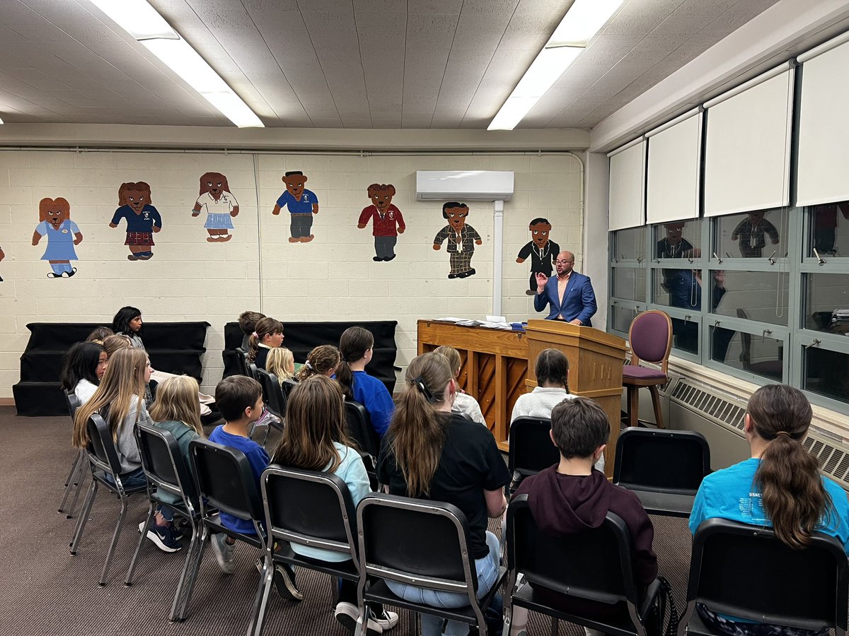 cccshines's tweet photo. Our next session of CCC Singers began tonight! It was a fantastic first rehearsal with this enthusiastic and talented group of students! Join us for our performance on Saturday, January 13th at 7:00 PM. #ShineOnCCC #CCCShines ☀️🎶 https://t.co/yFyzBcVcfU