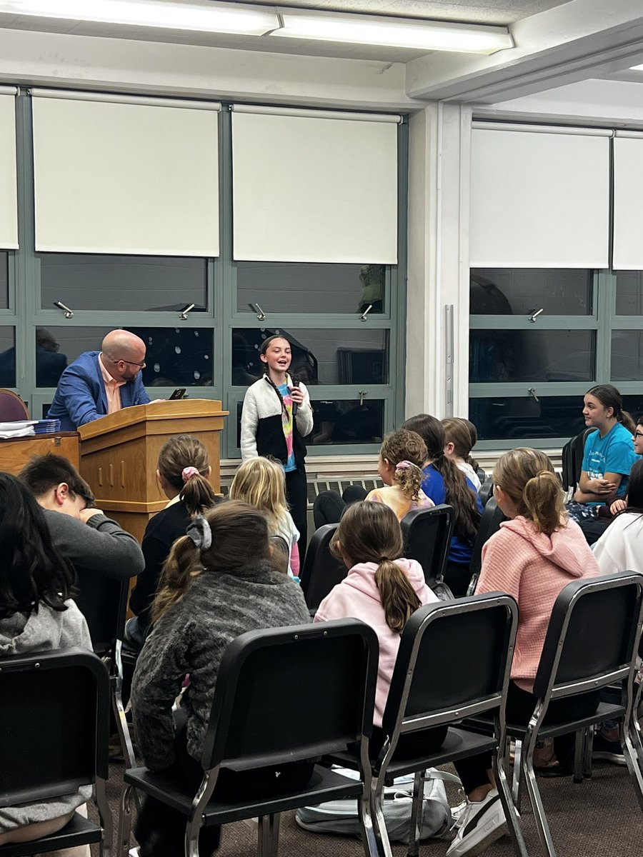 cccshines's tweet photo. Our next session of CCC Singers began tonight! It was a fantastic first rehearsal with this enthusiastic and talented group of students! Join us for our performance on Saturday, January 13th at 7:00 PM. #ShineOnCCC #CCCShines ☀️🎶 https://t.co/yFyzBcVcfU
