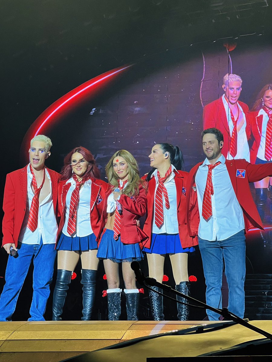 gabiii_cris's tweet photo. Por siempre RBD ❤️ https://t.co/k2nL4NEYiO