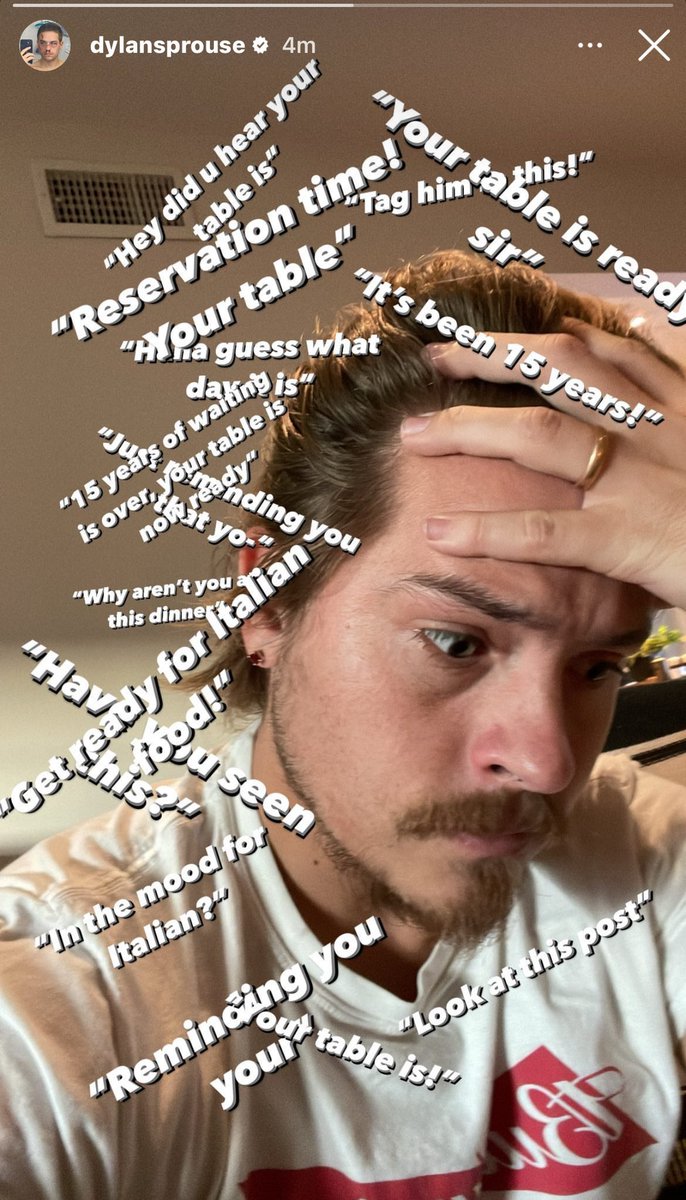 PopCulture2000s's tweet photo. dylan and cole sprouse react to their table being ready 15 years later 😂 https://t.co/gKW7gjJ4D4