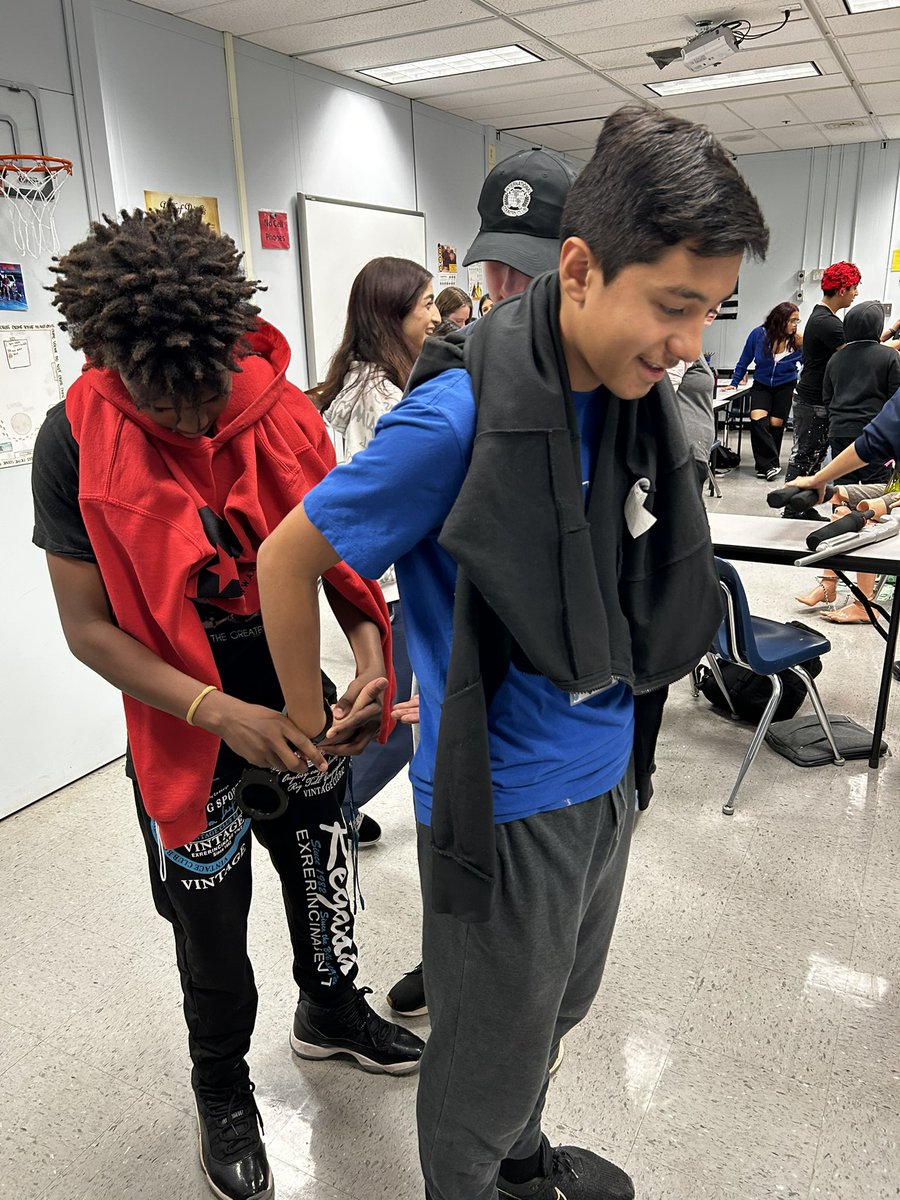 rachelwsweeney's tweet photo. It was an amazing morning at @Chantilly_HS as our @RockyRunMS 8th graders experienced the hands-on learning that is the hallmark of the Chantilly Academy. It was also a chance to reconnect with former students who continue to make us proud. @agslevin @jmtiss @FCPSR5 https://t.co/X3iQWlU0bW