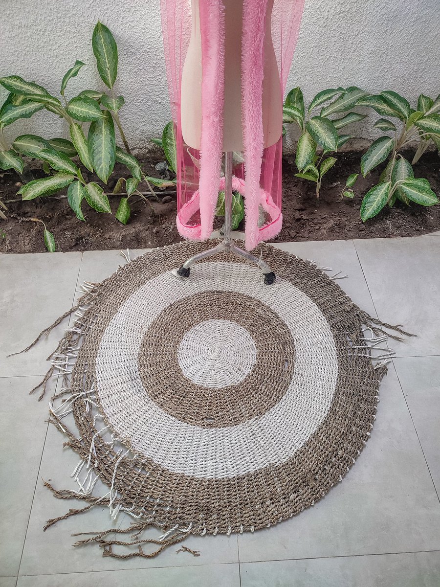 Maeganlifeprint's tweet image. #recycledlife #madeitwork #seagrassrug #ruined by my dog