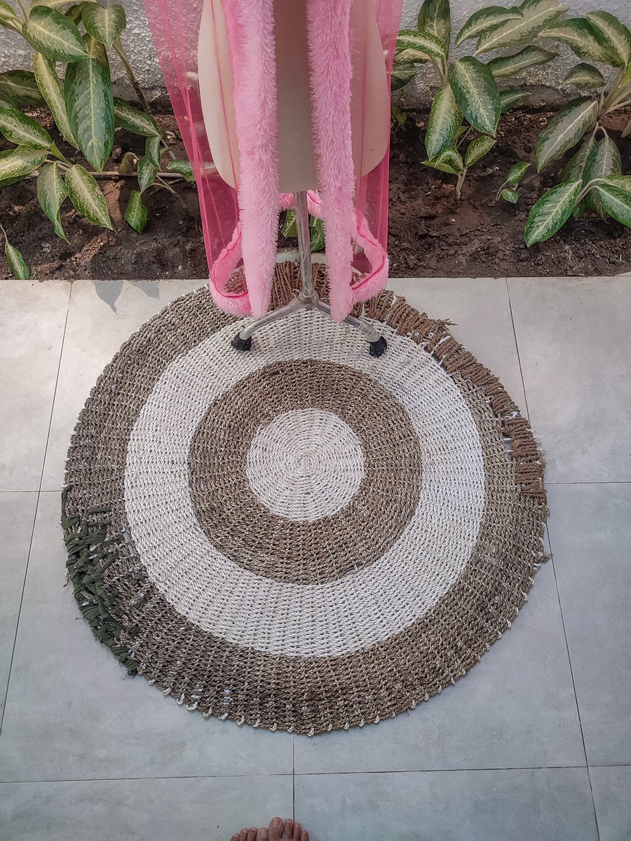 Maeganlifeprint's tweet image. #recycledlife #madeitwork #seagrassrug #ruined by my dog