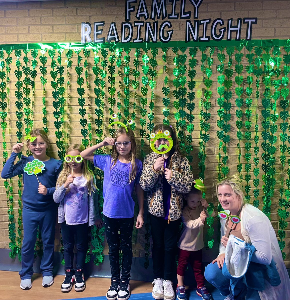 Some Family Reading Night fun! What a great night! Thank you to everyone who came out! 💚🐸 @KerkstraCougars @miss_ellement @joseph_sweeneyC #GreatHappensHere #BeAToad