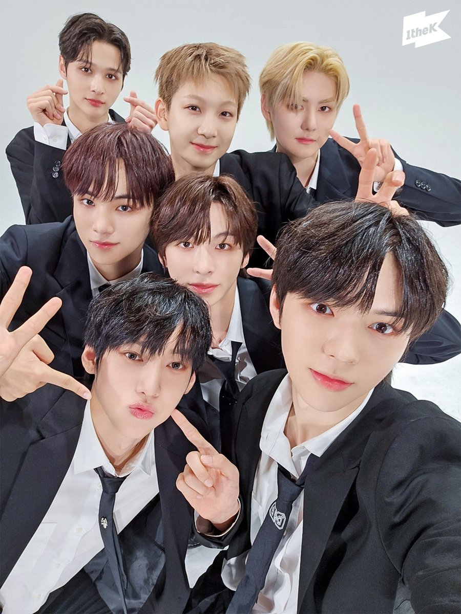 1theK's tweet photo. 짠! 뽀둥한 #앰퍼샌드원 셀카가 도착했습니다🤍
온종일 머릿속엔 On on On And On ~ ♫•*¨*•.¸¸♪
짱퍼샌드원의 #수트댄스 를 보면 금요일이 더더 행복해진대요!❄️
#AMPERSANDONE #OnAndOn @_AMPERSANDONE_

#SuitDance 👉 https://t.co/zWPVOO6wwq https://t.co/kbLGsYXjdL