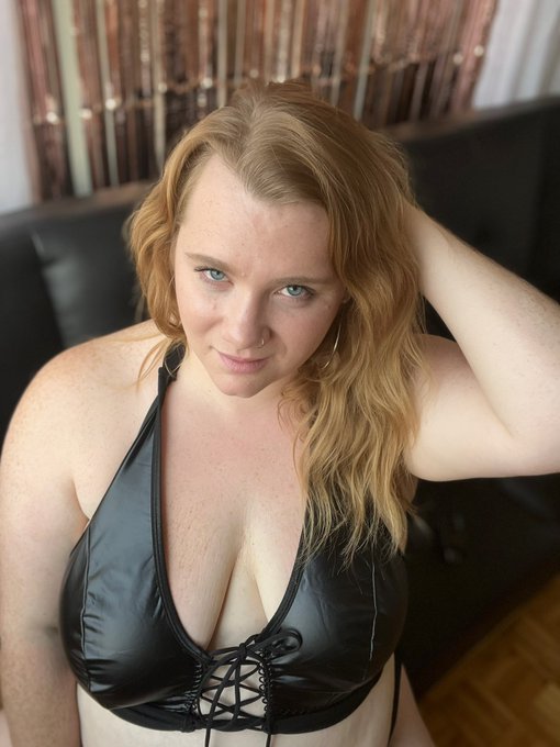 Are you down to fuck? 😈 https://t.co/O5qh5O4OI4