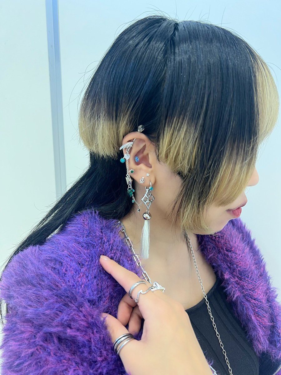 【⭐︎ staff snap ⭐︎】
11月のスタッフコーデをご紹介いたします！
今回は右耳👂💕
使いやすい定番商品や人気の新作を使って
コーディネートしております😳
インダス＋ヘリックスや
特殊部位ロックの参考にして下さい💕💕

本日は、てらさん🐷石田🐼です🔸🔹🔸🔹🔸
#メディストア
#スタッフコーデ