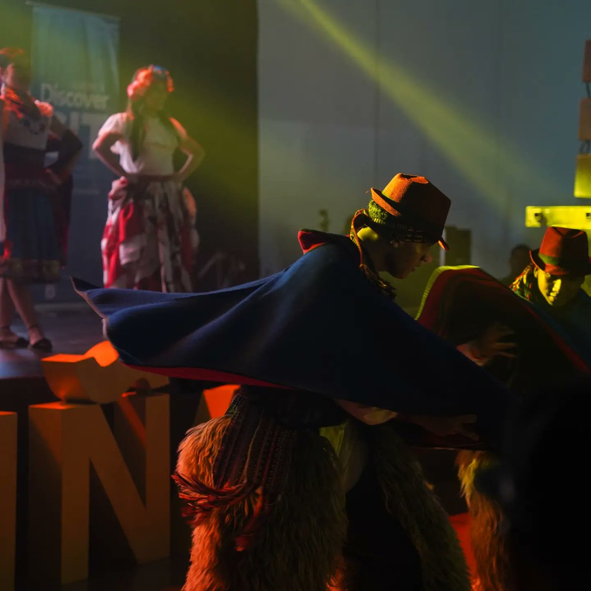 Visit_CuencaEC's tweet photo. ✈️#CuencaDestino | Presentes en DiscoverCit Guayaquil 2023
Una noche de gala, envuelta en arte, cultura y turismo ✈️❤️ y Cuenca destacando como un destino turístico de alto nivel y de lujo 😌
#CuencaSiempreTeEspera
#CuencaEsTuTrip
#CuencaPatrimonioMagico https://t.co/FqZ20jhGf3