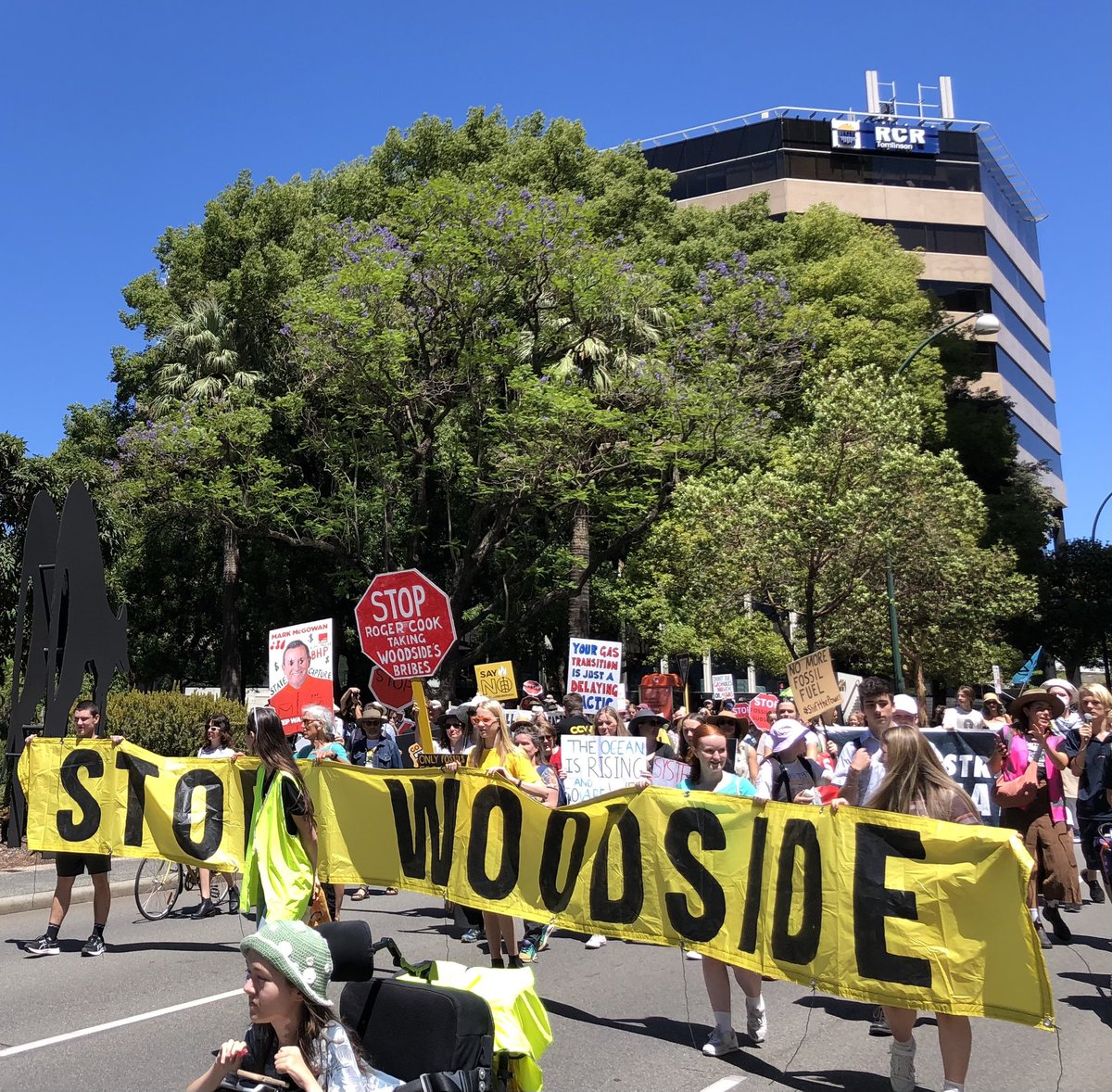 As Woodside CEO Meg O’Neill talks onstage at Premier @RogerCookMLA’s Energy Transition Summit right now, WA school kids are marching the streets of Perth. They’re protesting Woodside’s aggressive gas expansion plans. They’re demanding a safe climate future which means no new gas.