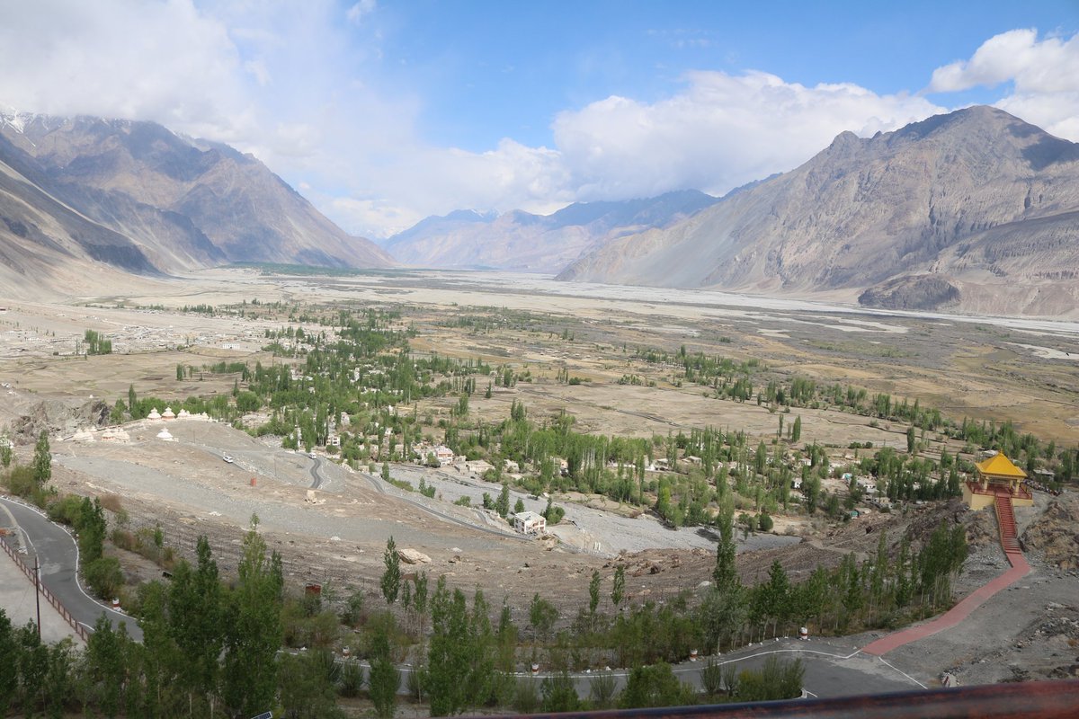 sheetalS1576's tweet image. Beautiful view of the #Disket village and surrounding landscape. #Nubra valley.
📷 captured from #Disket monastery.💞