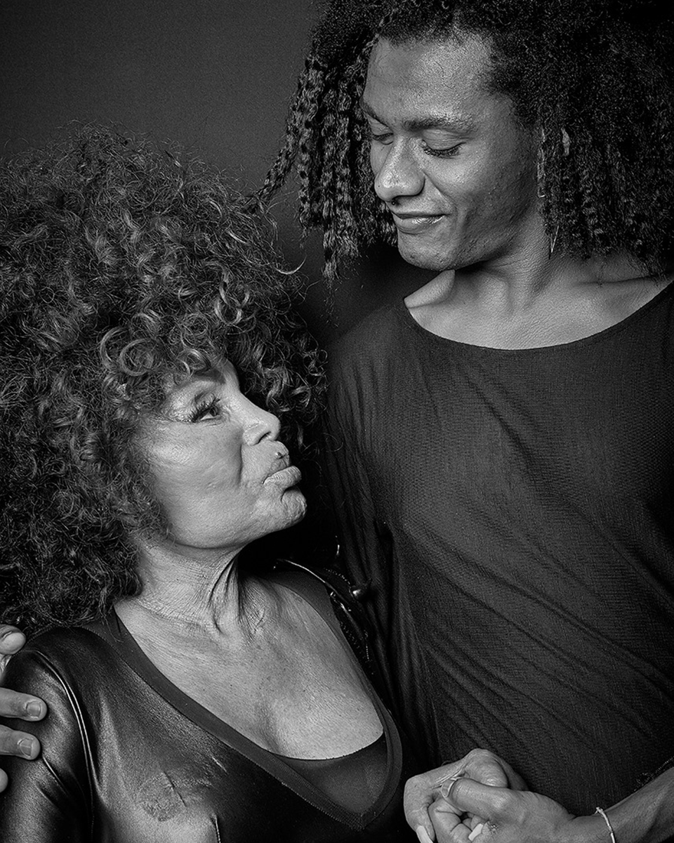 Celebremos Liniker, artista plural, uma potência maior que a vida, que agora é IMORTAL ❤️✨ [+]