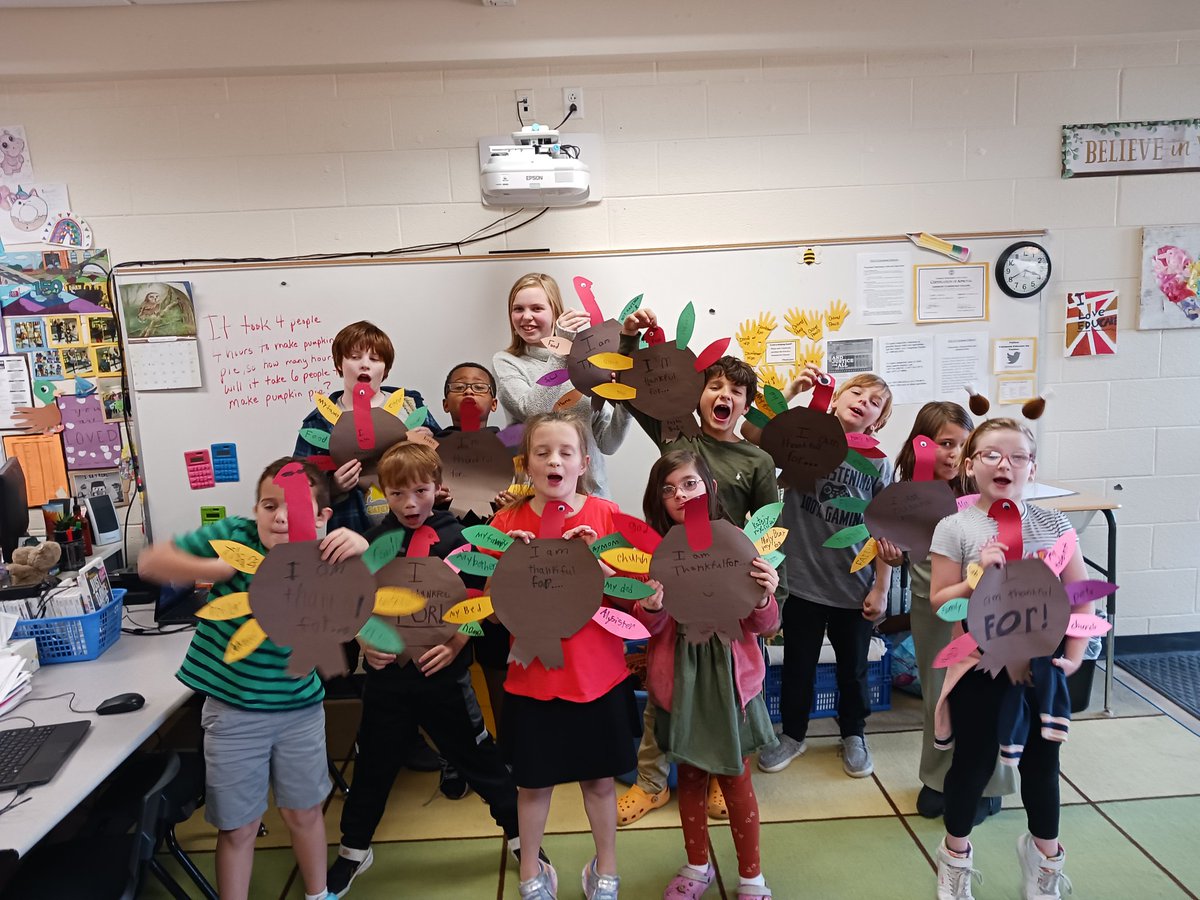fmteducare's tweet photo. The Olders made turkeys and put what they are grateful for on the feathers 🦃 #TheyAreSayingGobbleGobble #ThanksgivingCrafts #WeAreGrateful #HappyThanksgiving #ThanksMsDebbie 🧡 https://t.co/jl6IDzTcPl